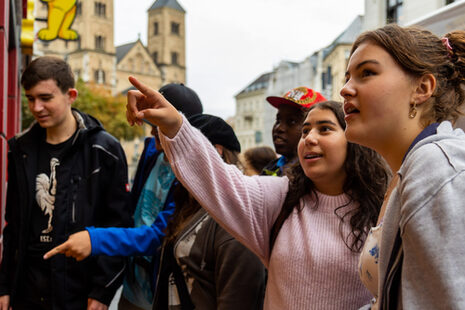 Jugendliche auf dem Münsterplatz